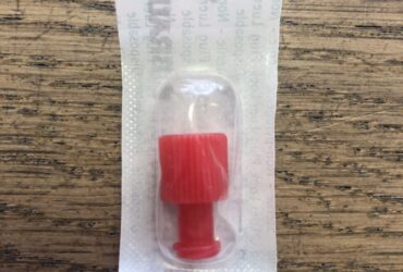 R2000B RED CAP DUAL LL PLUG