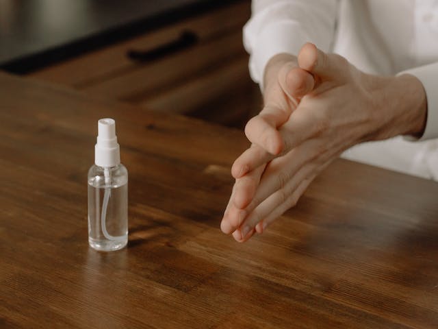 Use of hand sanitizers at home for the prevention of infectious illnesses