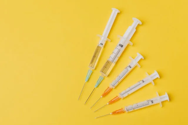 syringes with detachable needles