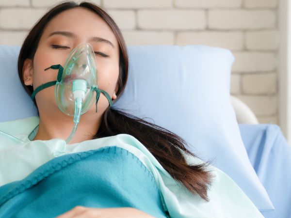 Oxygen therapy is one of the management options for COPD patients dealing with severe dyspnea