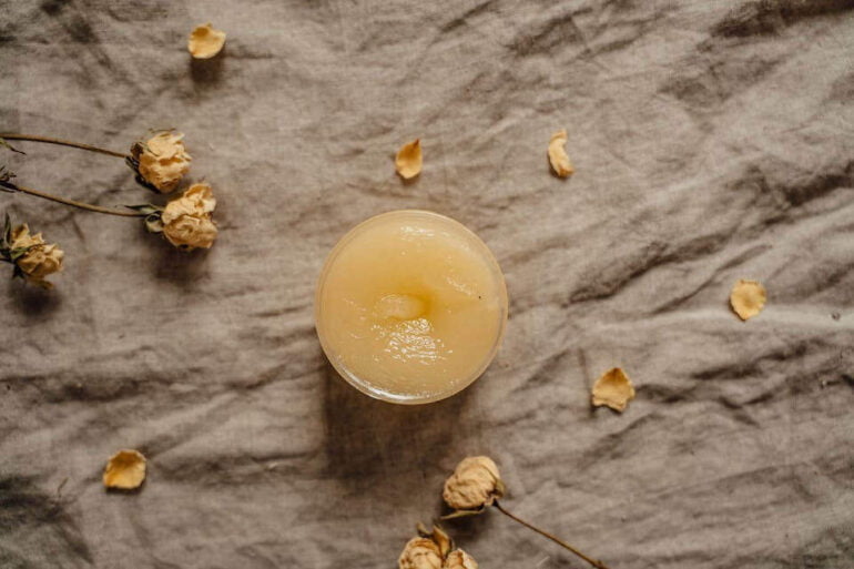 Bacitracin zinc ointment can be applied to treat minor wounds