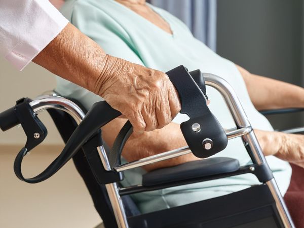 Hand brakes on mobility aids for seniors ensure better control