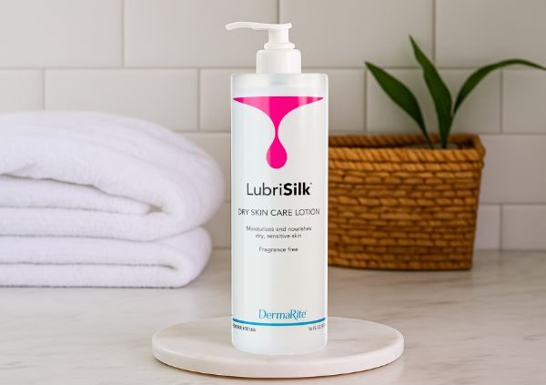 Moisturizers nourish the skin to give it a smooth texture Moisturizers nourish the skin to give it a smooth texture