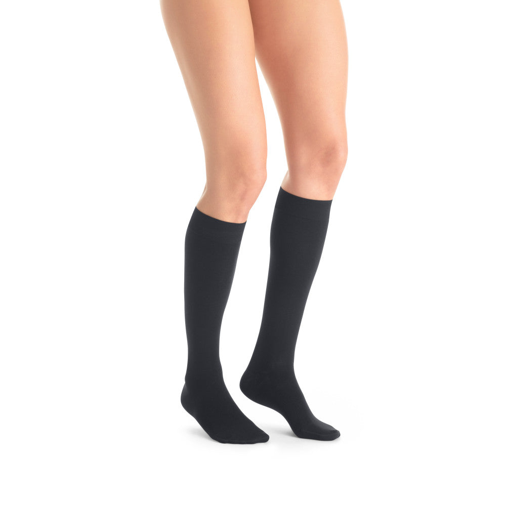 bqdwqbvcxc005xx5cong_38e93f5a-257b-474e-b34d-6d7288ebe56a.jpg JOBST ULTRASHEER KNEE 20-30 CLOSED TOE PETITE CLASSIC BLACK SM