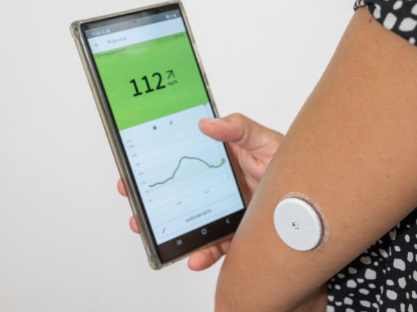 Relevant apps on the smartphones receive data from the sensor and display it in the form of trends and graphs