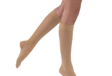 JOBST ULTRASHEER KNEE SOFTFIT 20-30 CLOSED TOE NATURAL MD